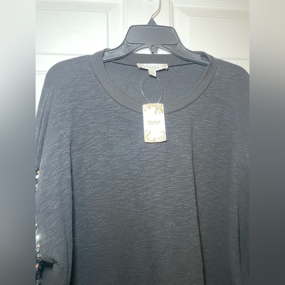 Weekend By Suzanne Betro Black Sweater Silver Sequined Sleeves Size 2X NWT - Picture 2 of 7